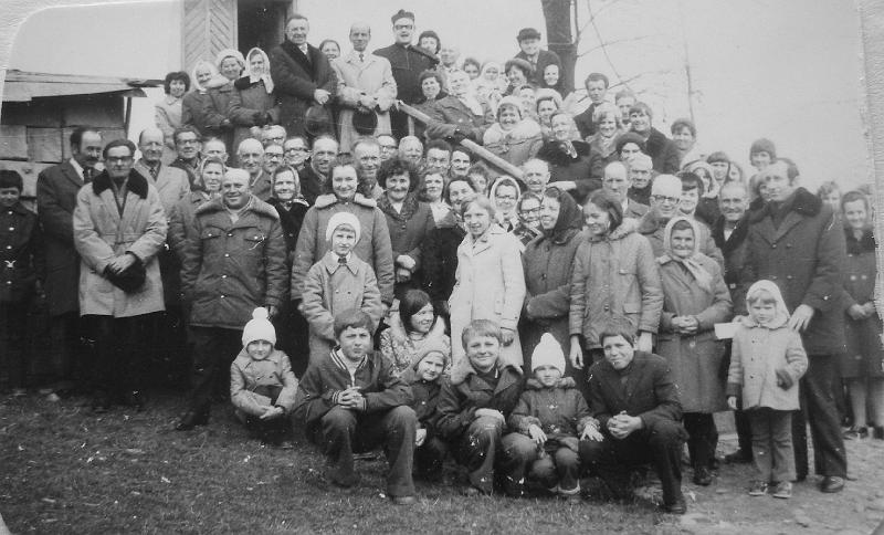 parafia polskokatolicka 1_34.jpg - Rok 1974. Wizyta ks. Benedykta Pieca, byłego proboszcza,  a ówcześnie Administartora Diecezji Krakowskiej